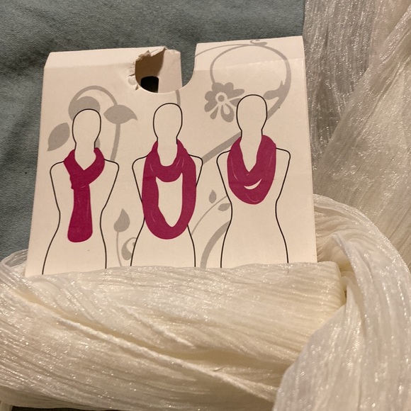 2 white infinity scarfs- both for 1 price - Picture 3 of 3
